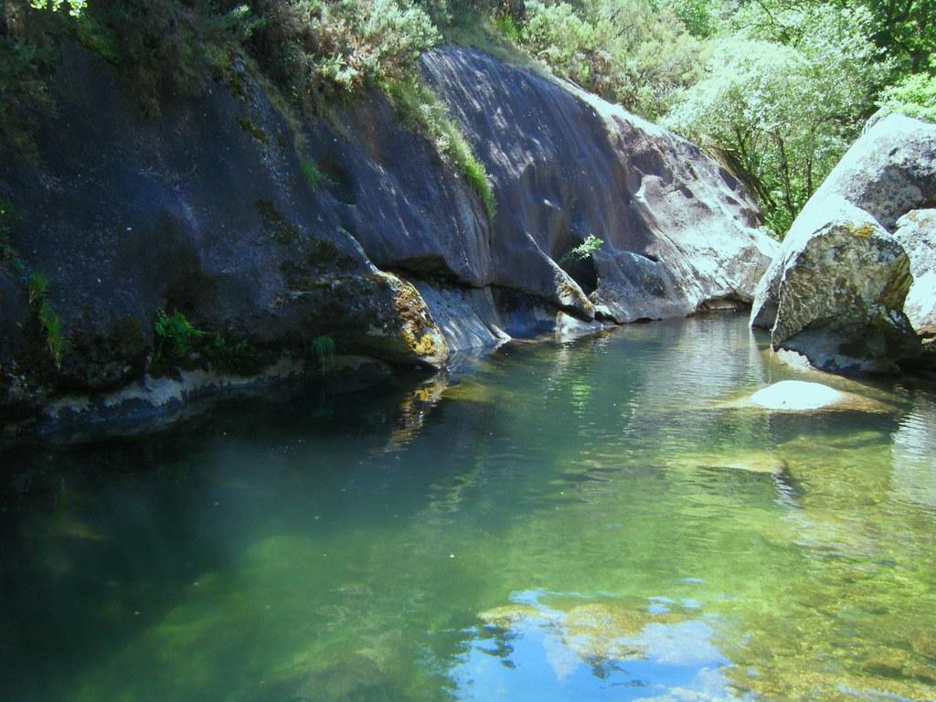Poza no río Valderías