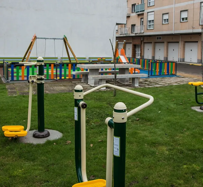 Parque infantil e maquinaria biosaudable